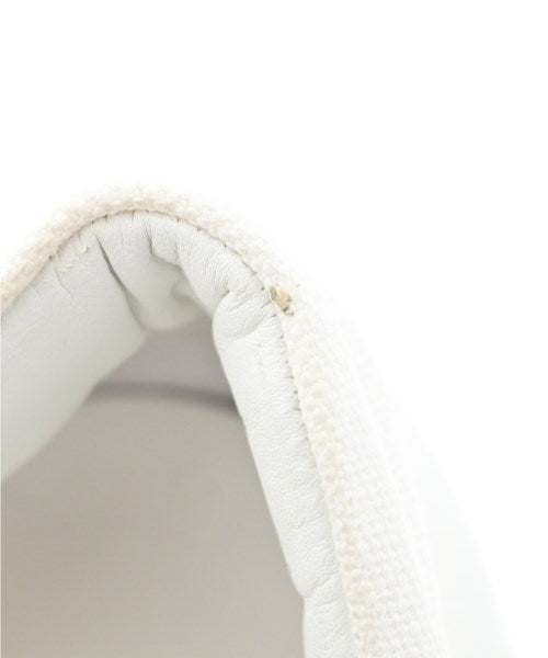 MANOLO BLAHNIK รองเท้าผ้าใบ
