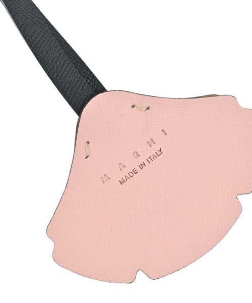 MARNI เครื่องประดับบนกระเป๋า