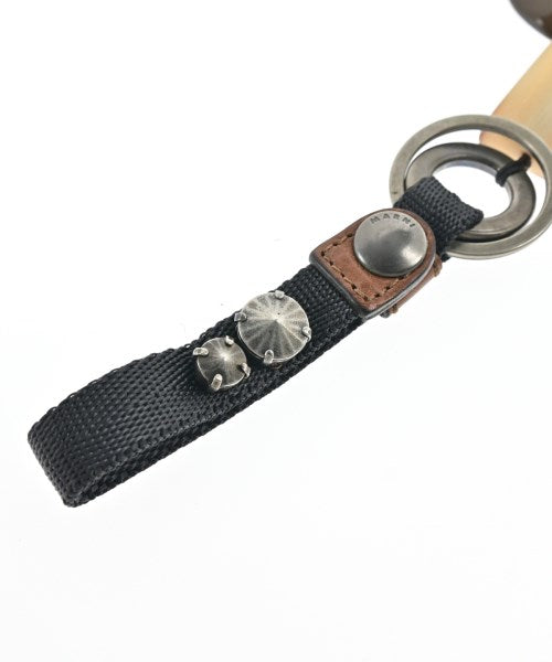 MARNI เครื่องประดับบนกระเป๋า