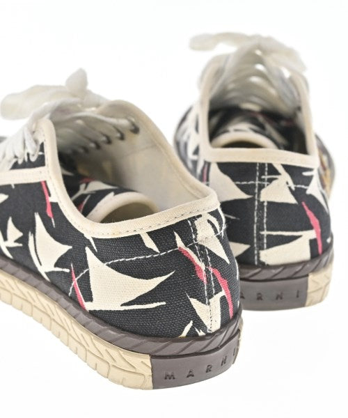 MARNI รองเท้าผ้าใบ