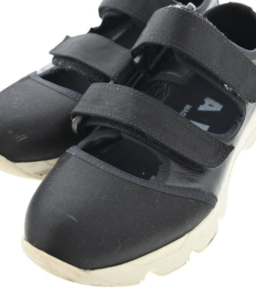 MARNI รองเท้าผ้าใบ