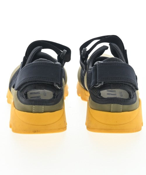 MARNI รองเท้าผ้าใบ