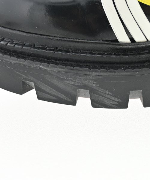 Christian Louboutin รองเท้าสวมทางการ