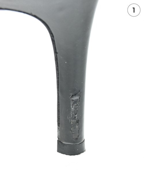 Christian Louboutin รองเท้าส้นสูง