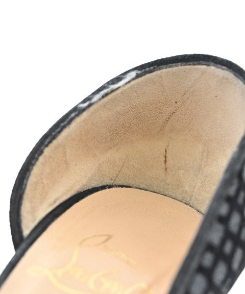 Christian Louboutin รองเท้าส้นสูง