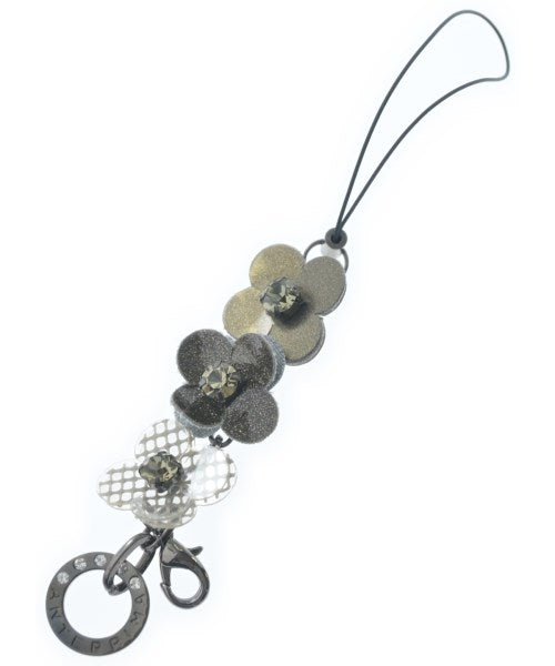 ANTEPRIMA เครื่องประดับบนกระเป๋า