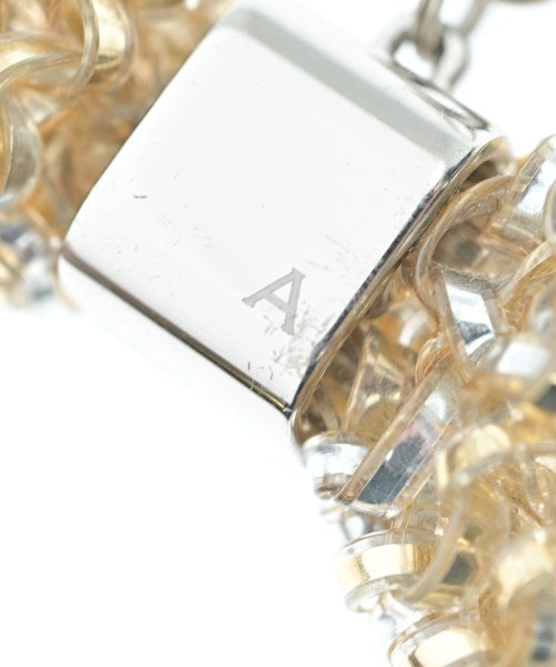 ANTEPRIMA เครื่องประดับบนกระเป๋า