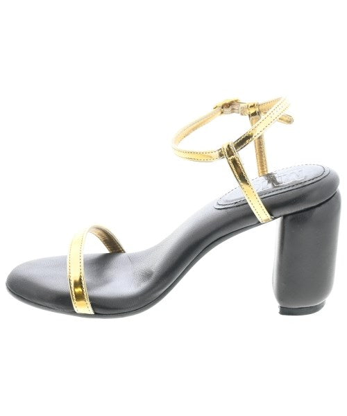 MM6 รองเท้าแตะ