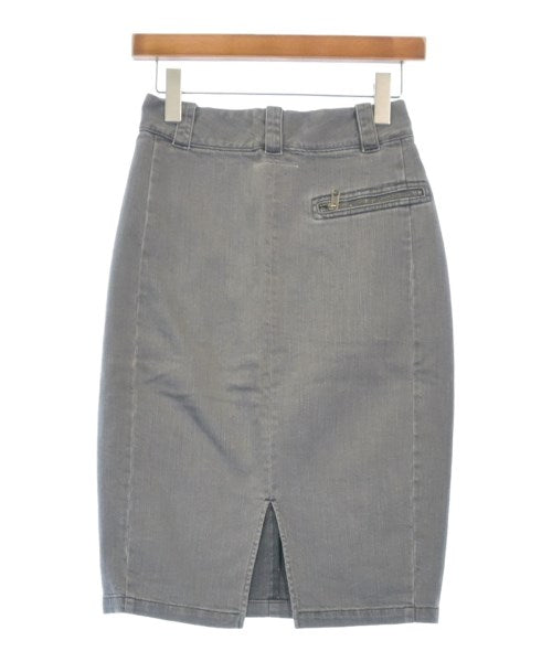 MM6 กระโปรงยาวถึงเข่า