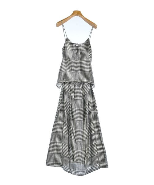 MM6 ชุดเดรส