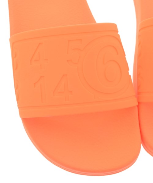 MM6 รองเท้าแตะ