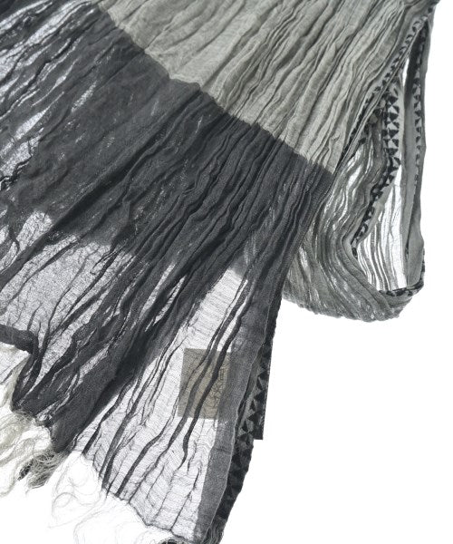 Faliero Sarti ผ้าคลุมไหล่