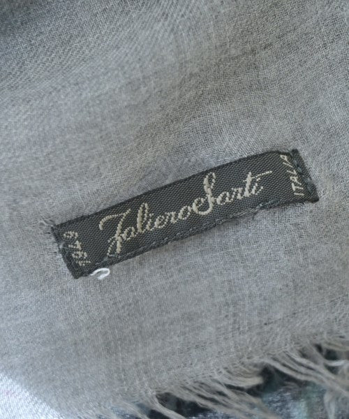 Faliero Sarti ผ้าคลุมไหล่