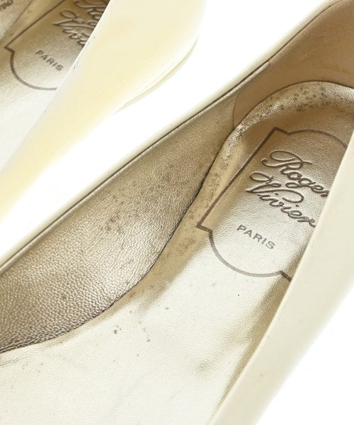 Roger Vivier รองเท้าส้นสูง