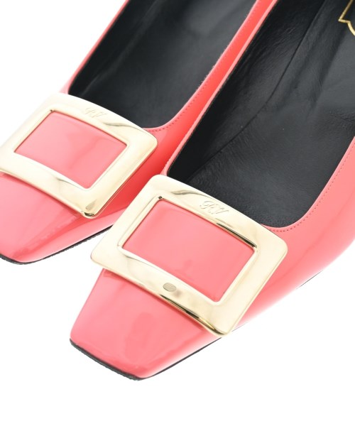 Roger Vivier รองเท้าส้นสูง