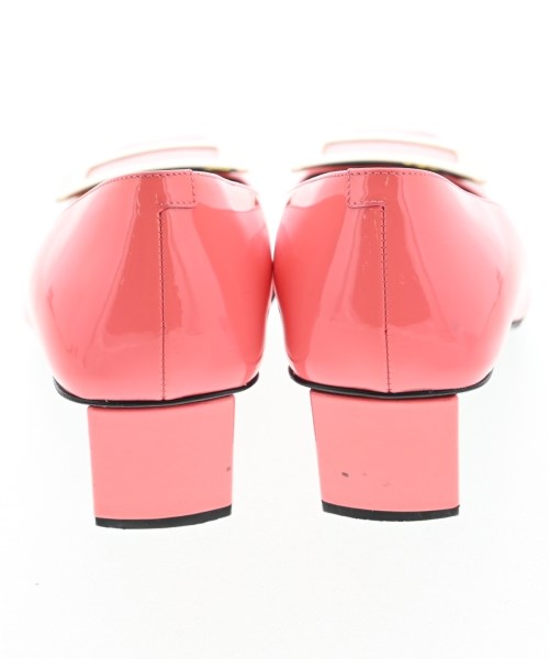 Roger Vivier รองเท้าส้นสูง