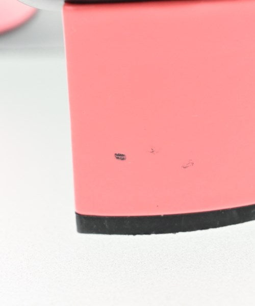 Roger Vivier รองเท้าส้นสูง