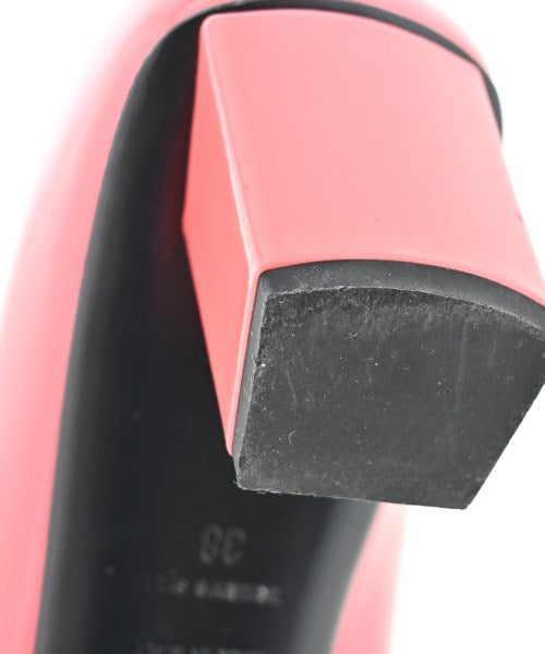 Roger Vivier รองเท้าส้นสูง