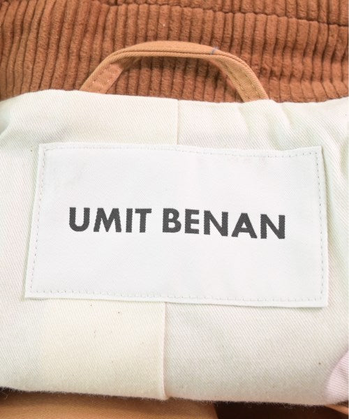 Umit Benan เสื้อกันฝน