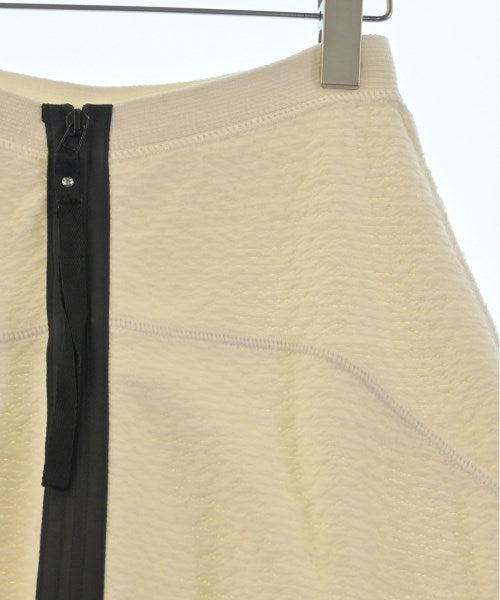 Nﾟ 21 กระโปรงยาวถึงเข่า