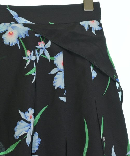 Nﾟ 21 กระโปรงยาวถึงเข่า