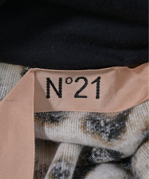 Nﾟ 21 เสื้อฮู้ด