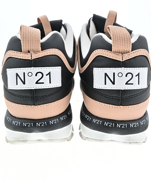 Nﾟ 21 รองเท้าผ้าใบ