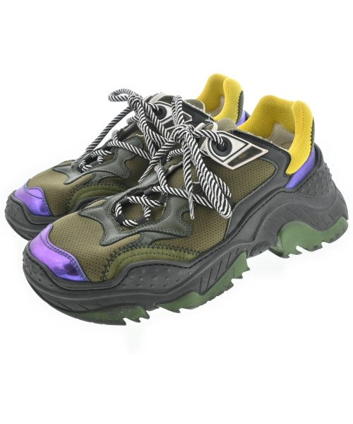 Nﾟ 21 รองเท้าผ้าใบ