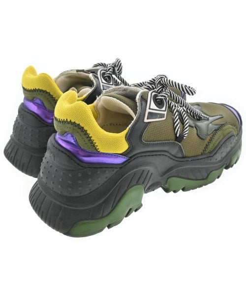 Nﾟ 21 รองเท้าผ้าใบ