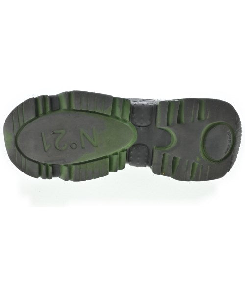 Nﾟ 21 รองเท้าผ้าใบ