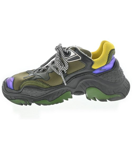 Nﾟ 21 รองเท้าผ้าใบ