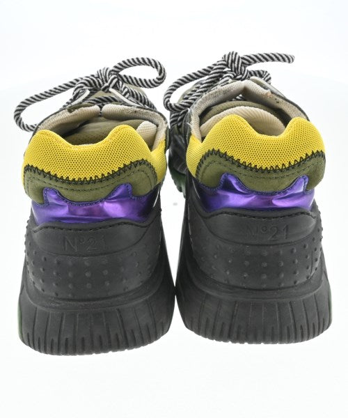 Nﾟ 21 รองเท้าผ้าใบ