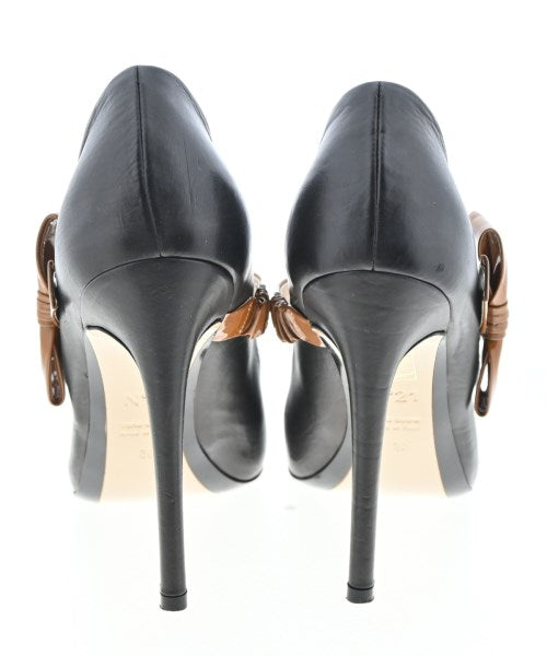 Nﾟ 21 รองเท้าส้นสูง