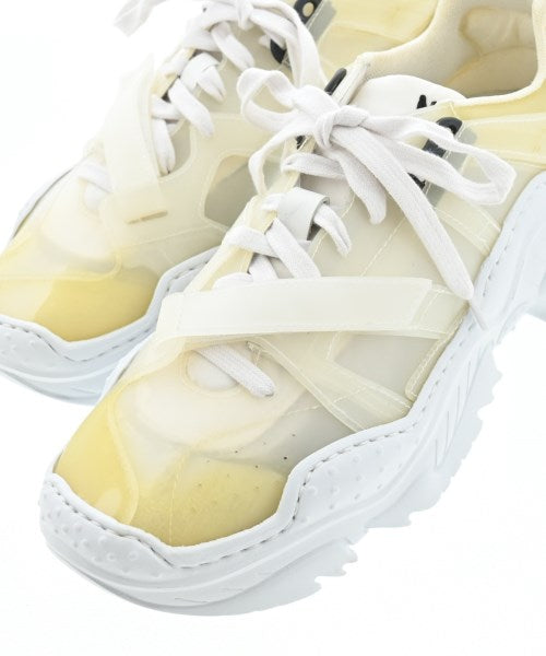 Nﾟ 21 รองเท้าผ้าใบ