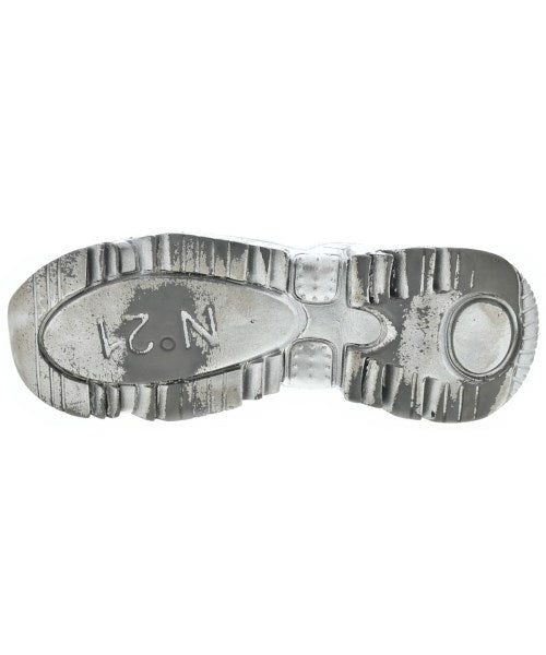 Nﾟ 21 รองเท้าผ้าใบ