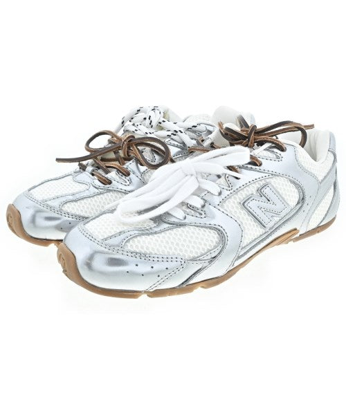 Miu Miu รองเท้าผ้าใบ