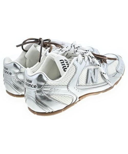 Miu Miu รองเท้าผ้าใบ