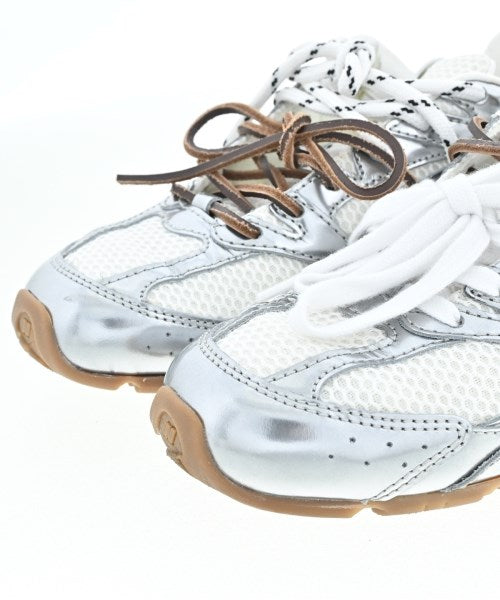Miu Miu รองเท้าผ้าใบ