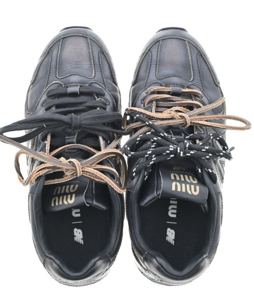 Miu Miu รองเท้าผ้าใบ