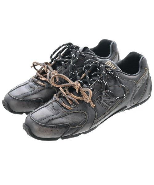 Miu Miu รองเท้าผ้าใบ