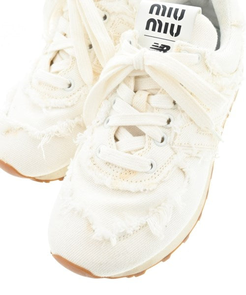 Miu Miu รองเท้าผ้าใบ