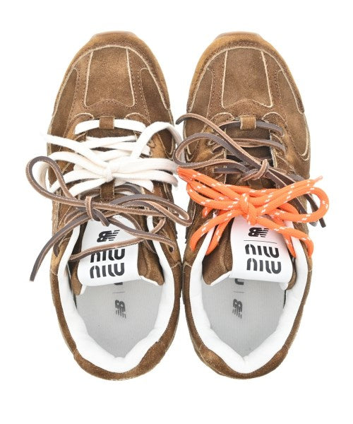 Miu Miu รองเท้าผ้าใบ