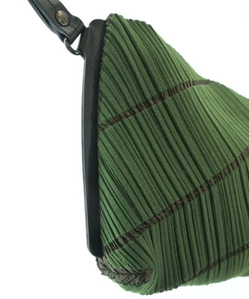 PLEATS PLEASE คลัตช์