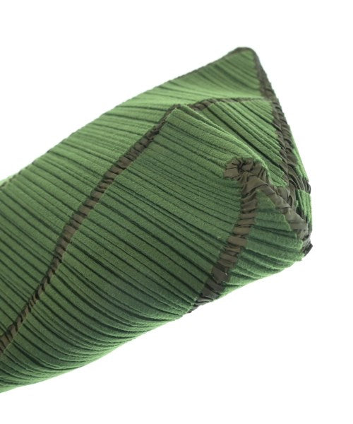 PLEATS PLEASE คลัตช์