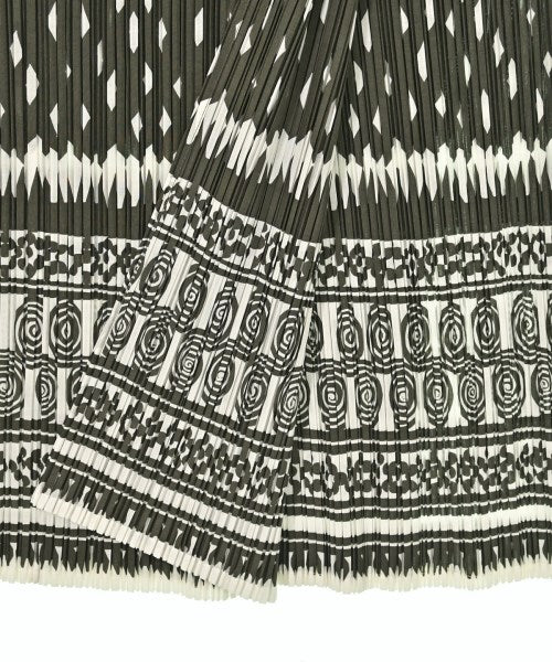 PLEATS PLEASE กระโปรงยาวถึงเข่า