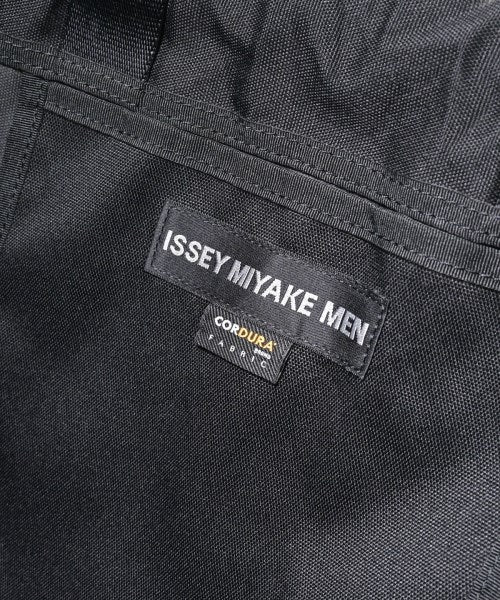 ISSEY MIYAKE MEN เป้สะพายหลัง
