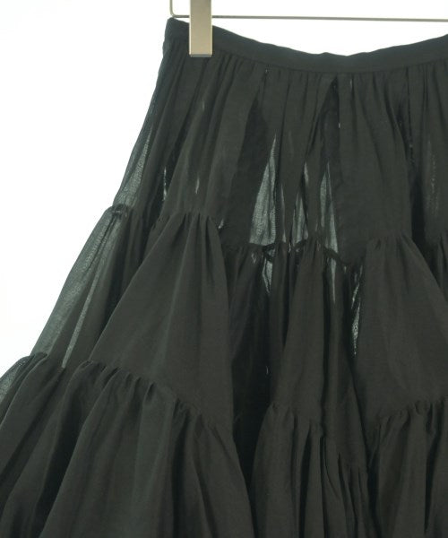 ALAIA กระโปรงยาวถึงเข่า