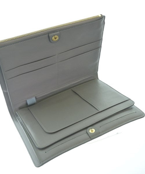 UNDER COVER คลัตช์