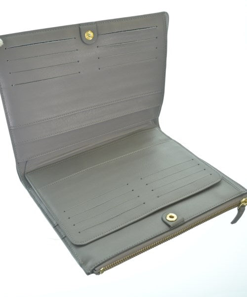 UNDER COVER คลัตช์