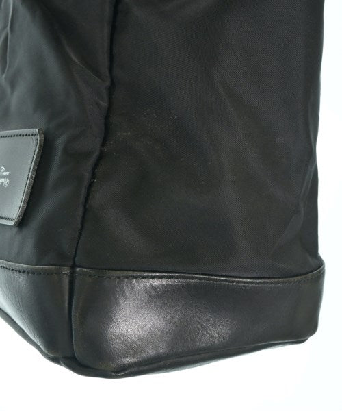 UNDER COVER กระเป๋าถือขนาดใหญ่